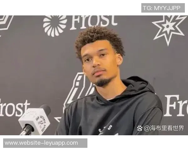 西部文班亚马荣膺月最佳防守球员东部德里克怀特表现同样出色